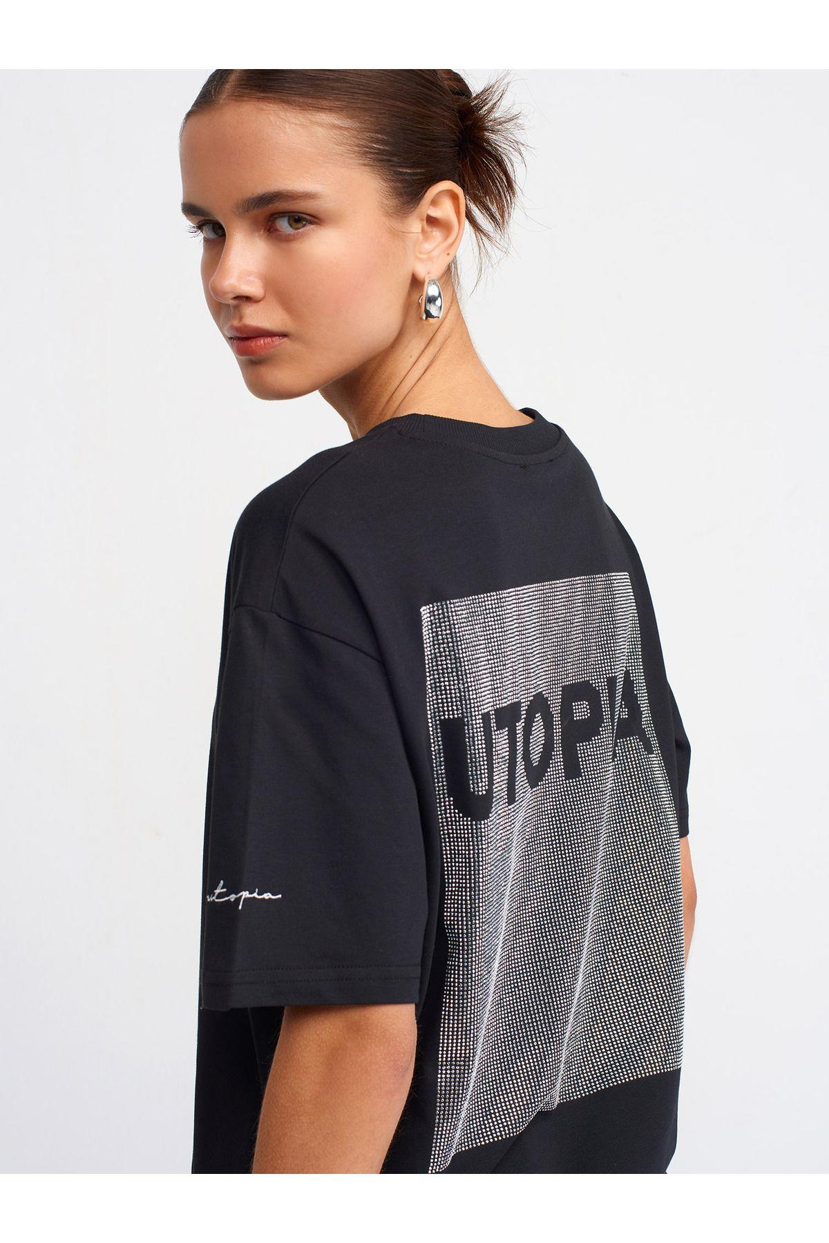 30735-tas-baski-detayli-t-shirt-siyah-d30e-4.jpg