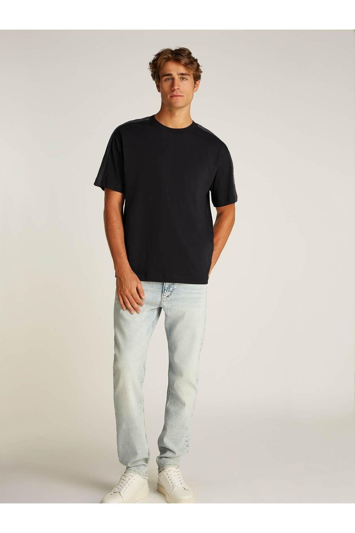 t-shirt-5afb96.jpg