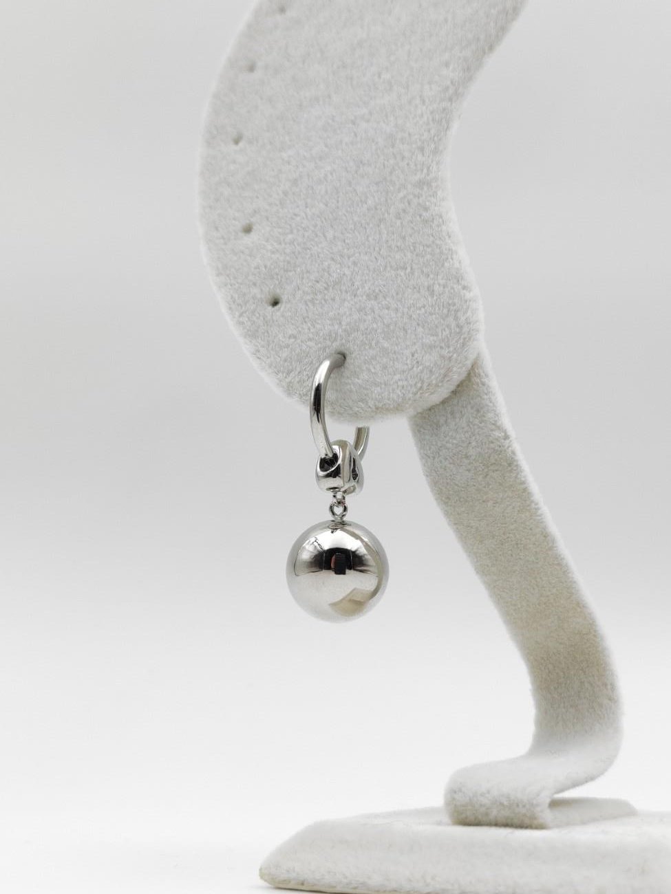 ÇELİK TOP KÜPE SALLANTILI