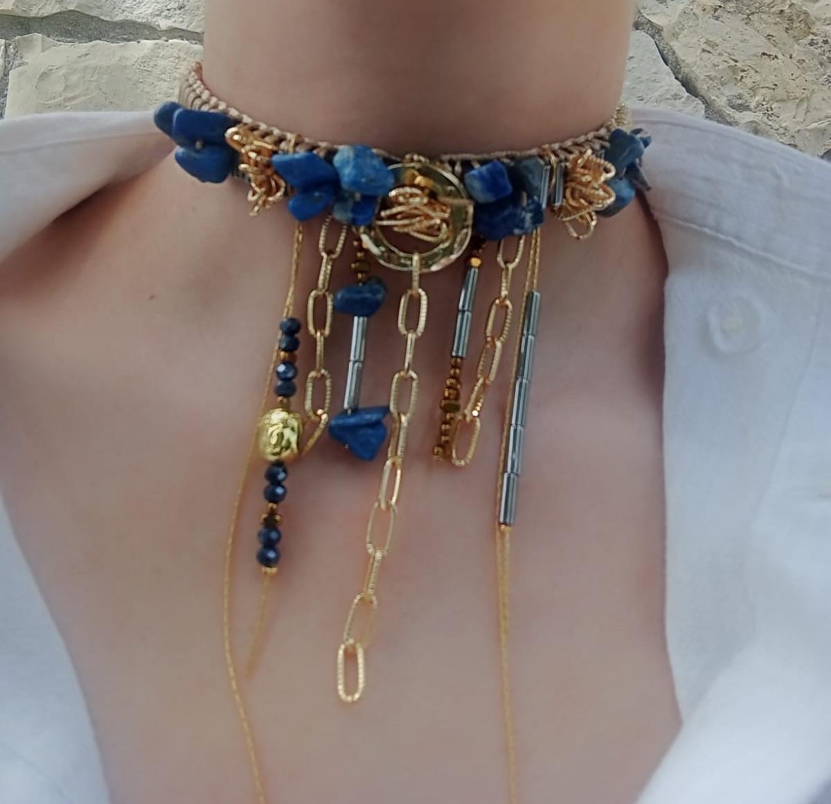 Mavi Choker