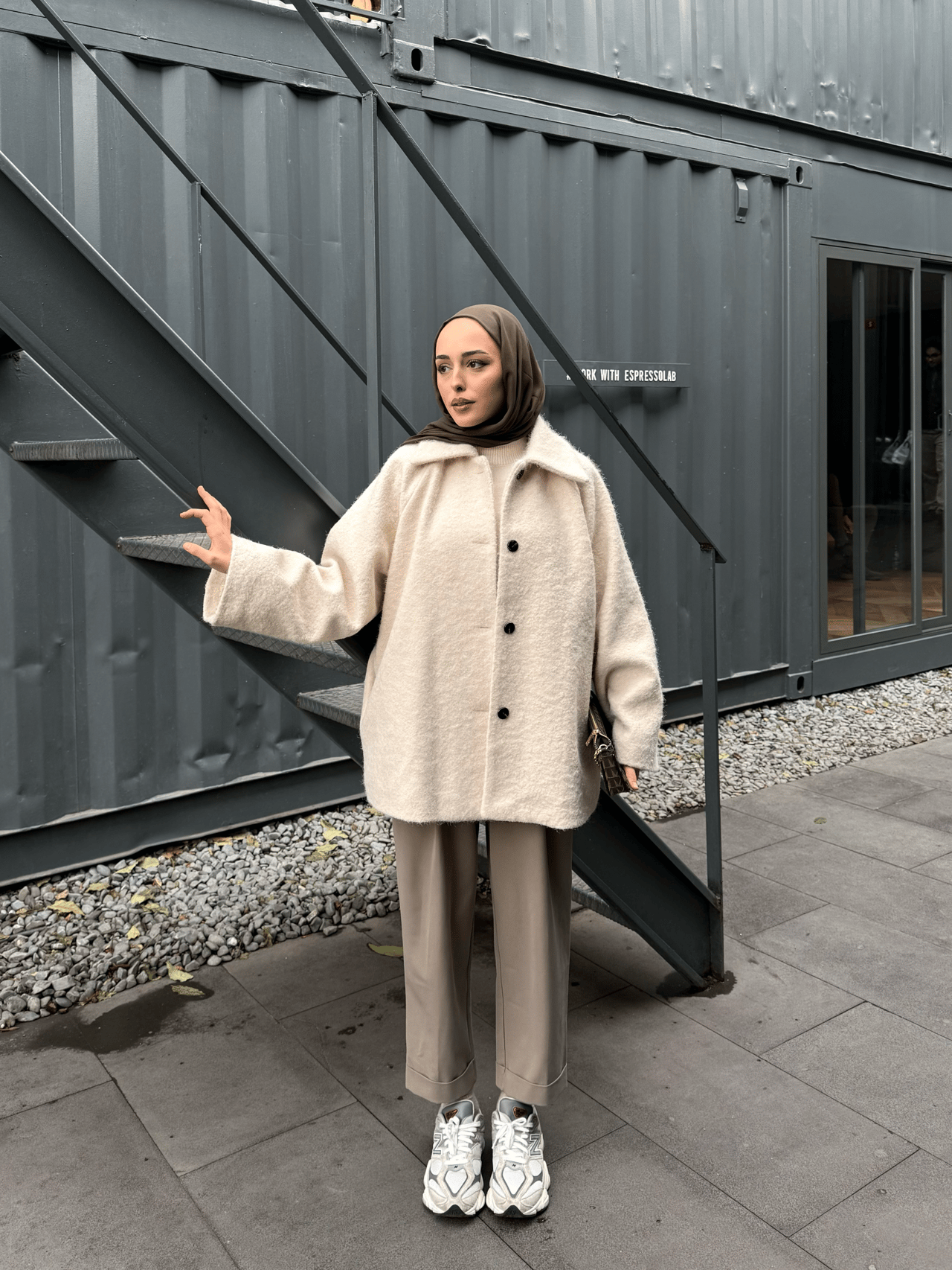 Krem düğmeli oversize kaban