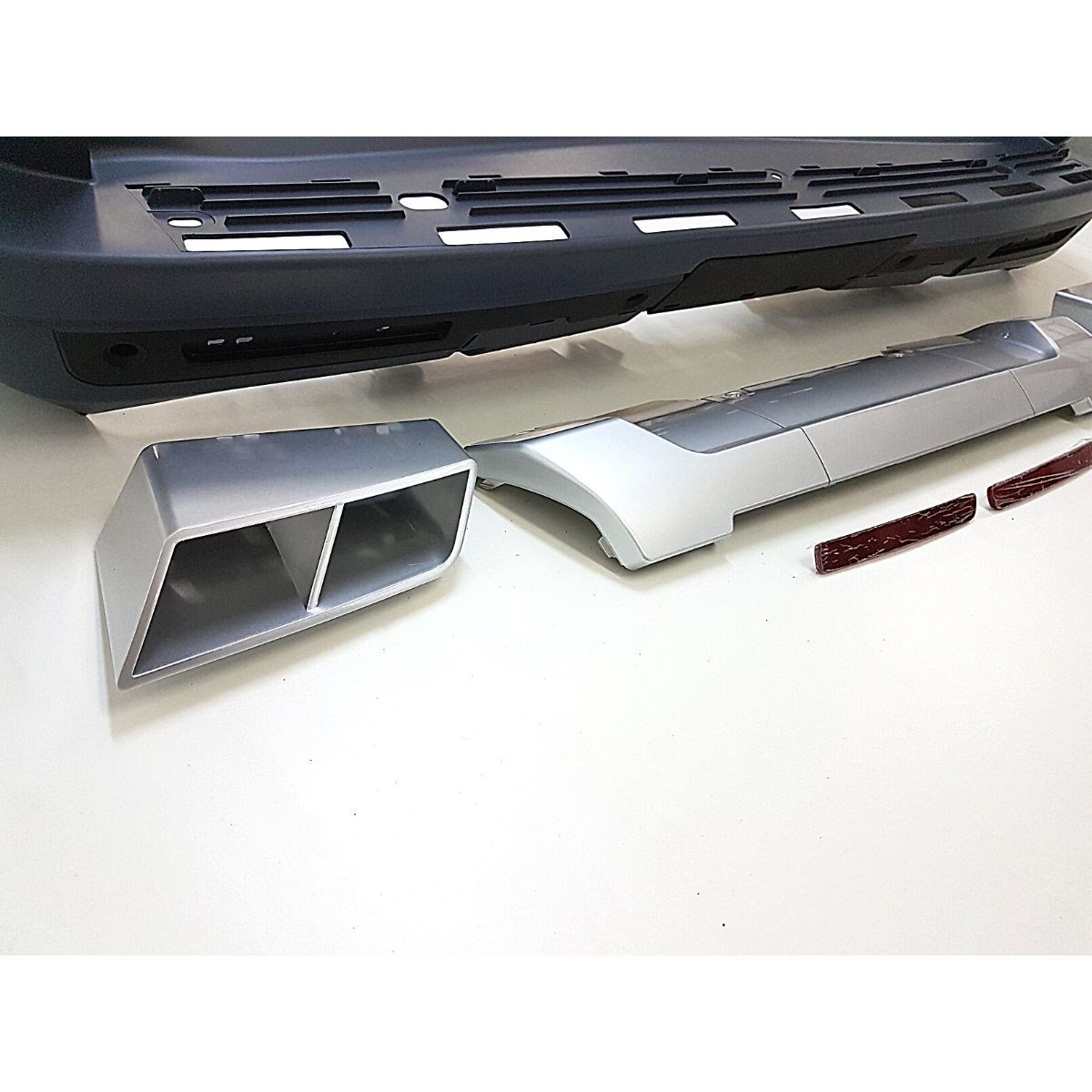 Land Rover Discovery 4 Arka Tampon Bodykit Egzoz Çıkışlı