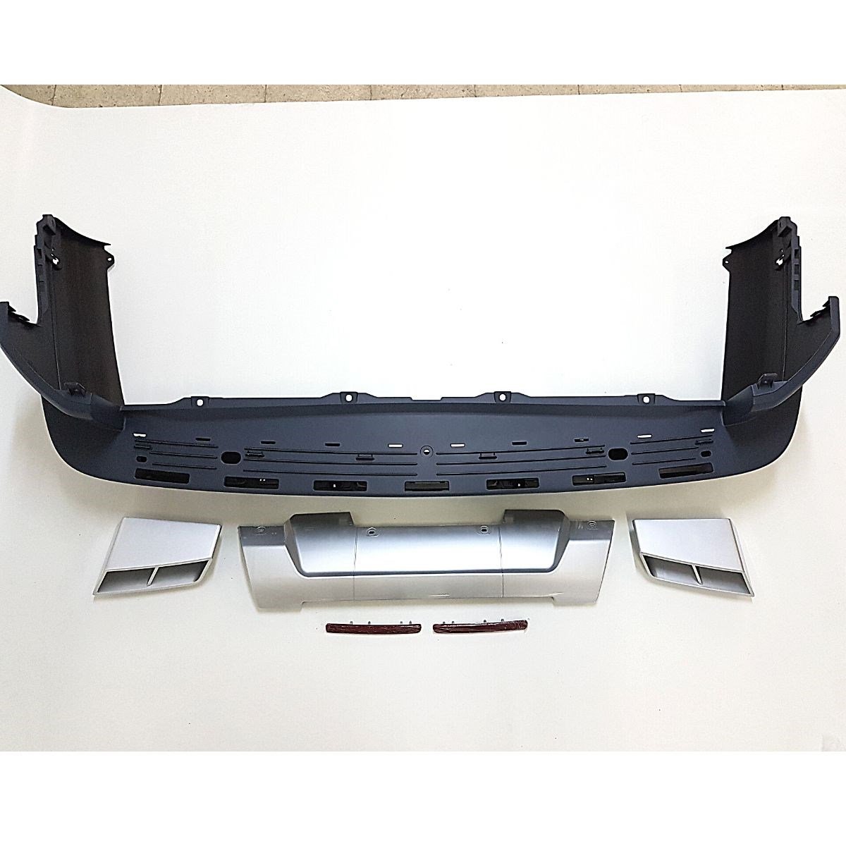 Land Rover Discovery 4 Arka Tampon Bodykit Egzoz Çıkışlı