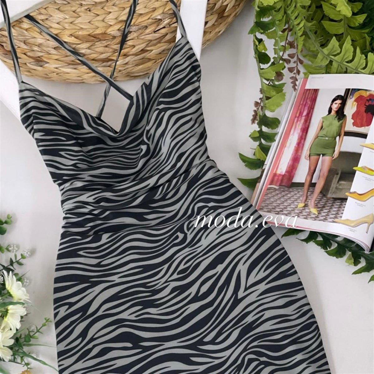 Likralı Tül Kumaş Zebra Desen Astarlı Sırt Çapraz Siyah Elbise