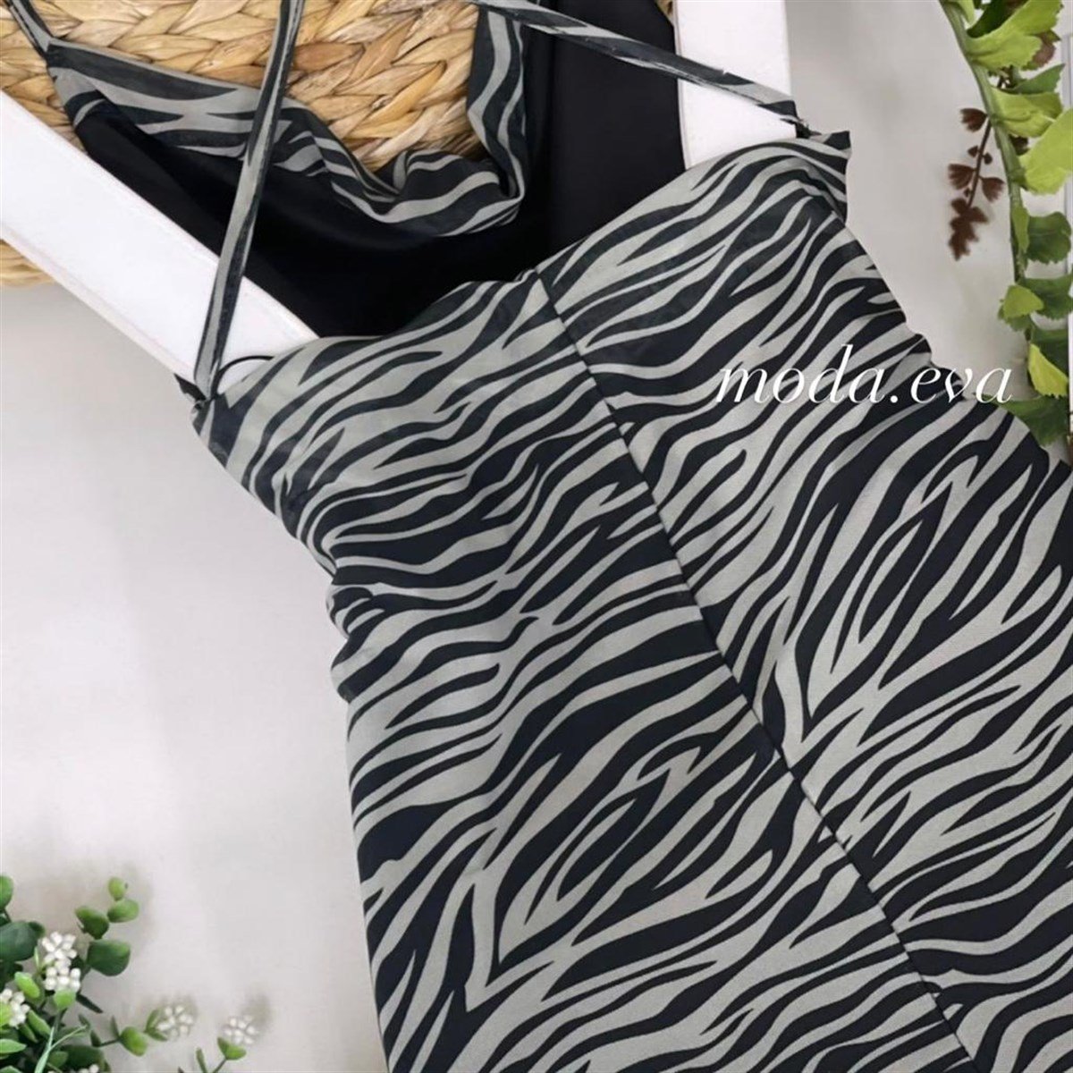Likralı Tül Kumaş Zebra Desen Astarlı Sırt Çapraz Siyah Elbise