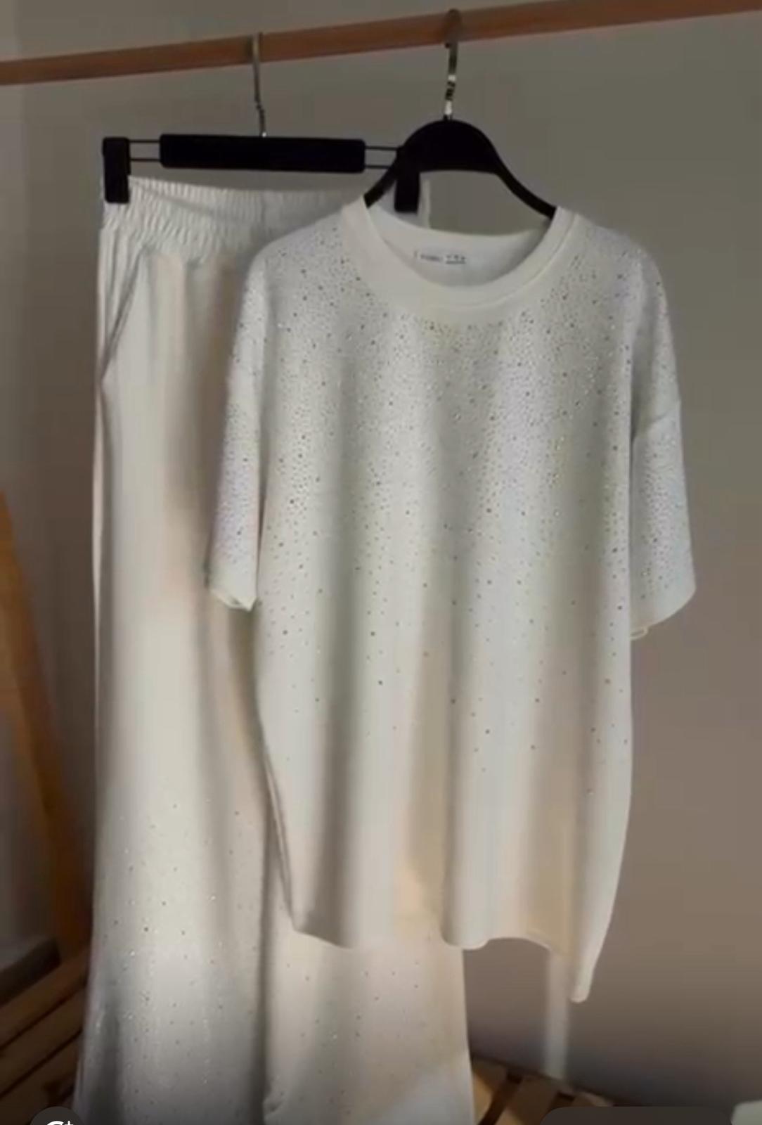 Modal Kumaş Taş Detaylı T-shirt ve Rahat Pantolon İkili Takım Beyaz