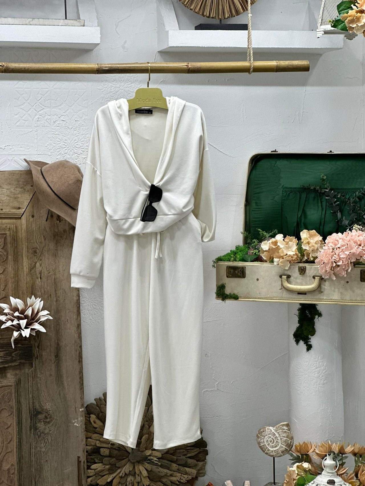 Modal Kumaş Yaka V  Kapişonlu Sweat Joger Alt İkili Krem Eşofman Takım