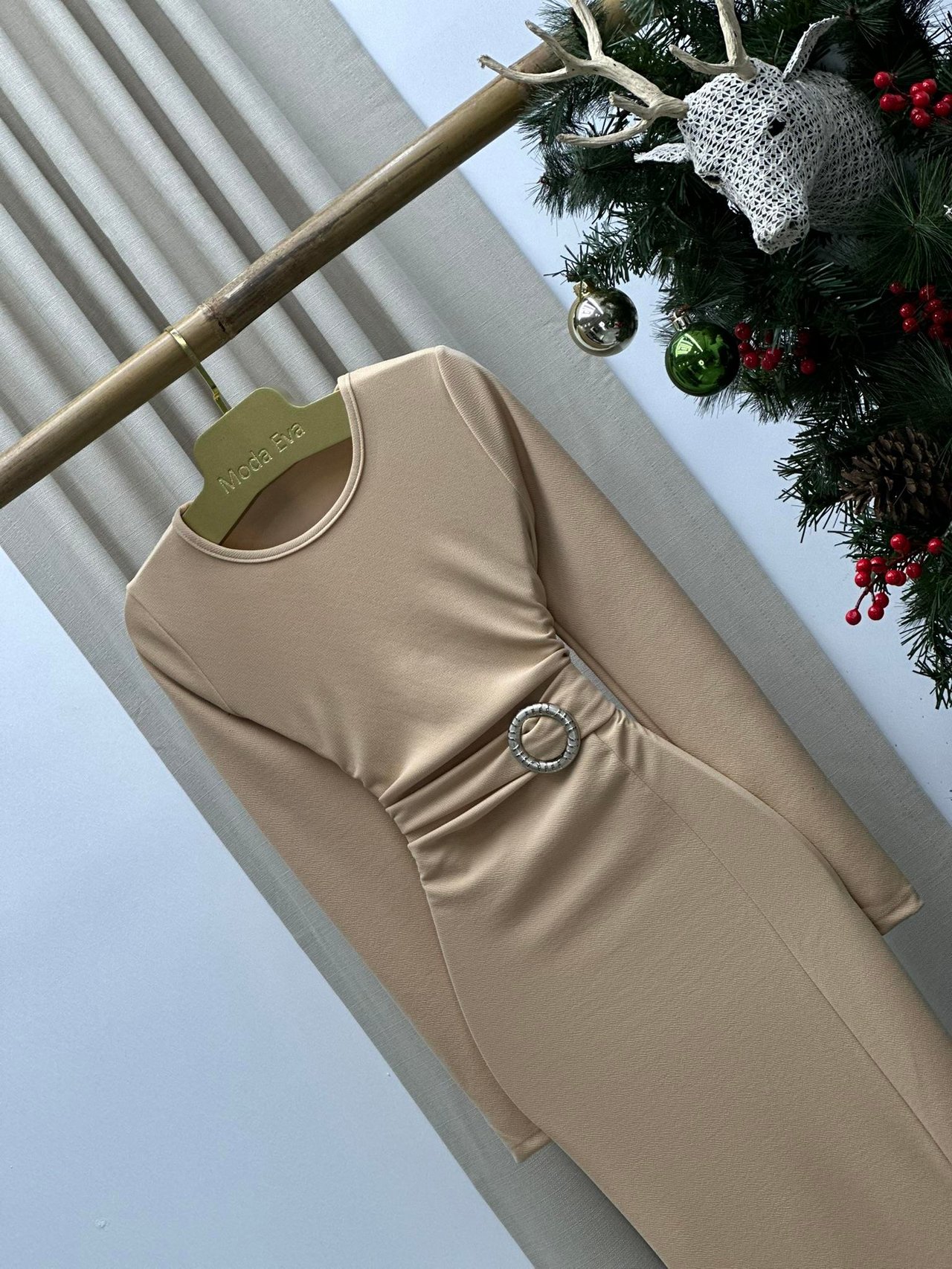 Örme Crep Kumaş Gold Aksesuar Detaylı Sarı Midi Boy Elbise