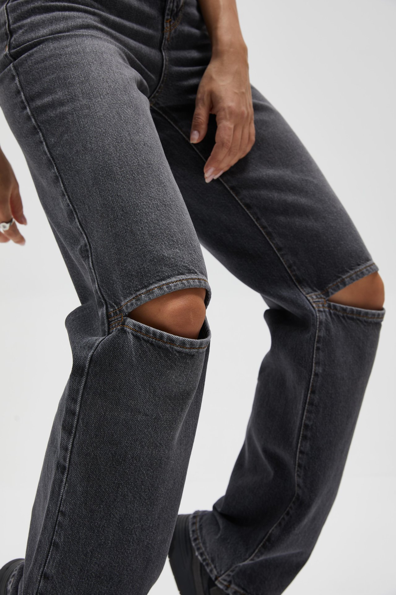 Diz Kesik Straight Jean