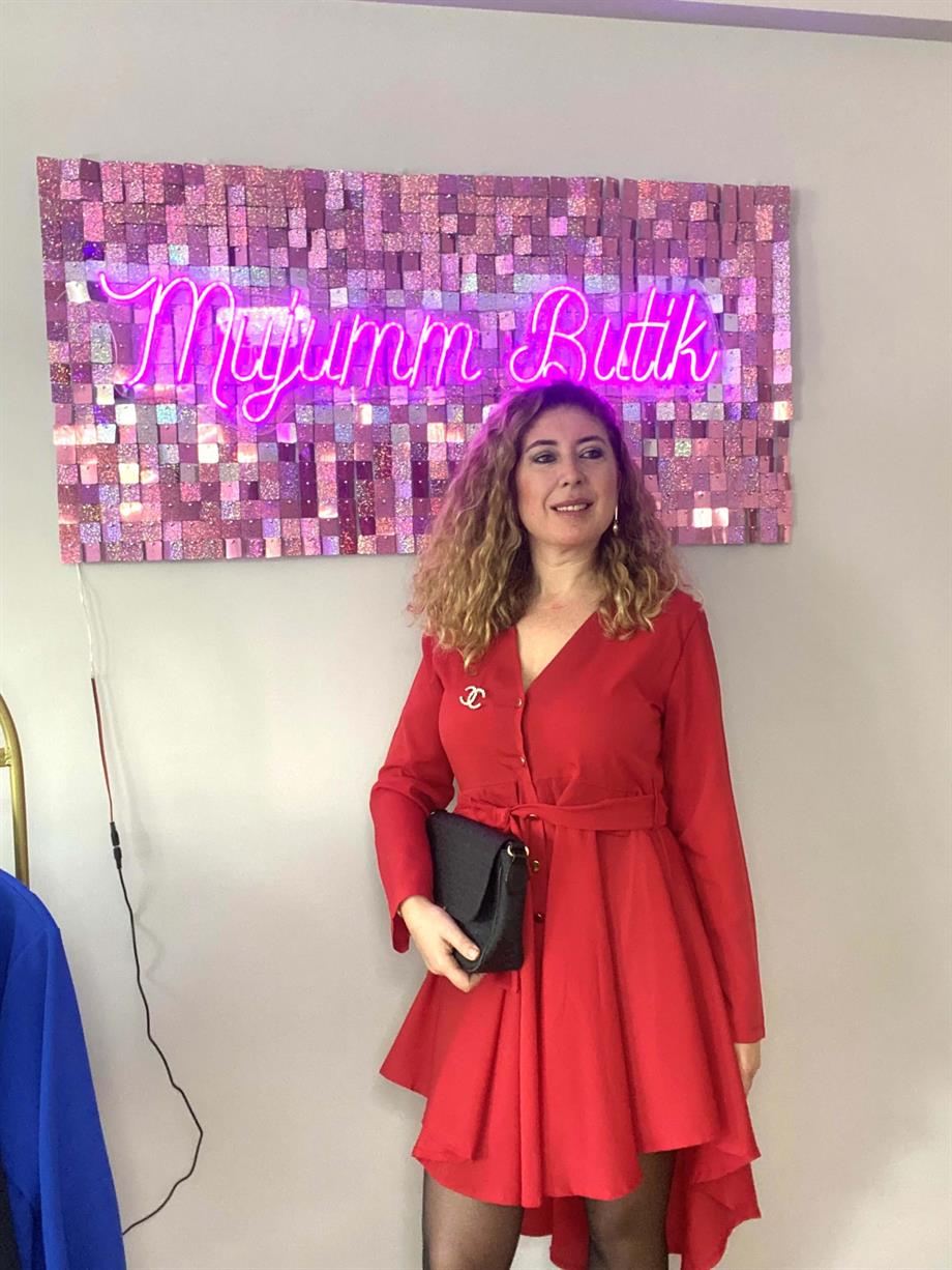 GUCCİ BROŞ KIRMIZI ELBİSE