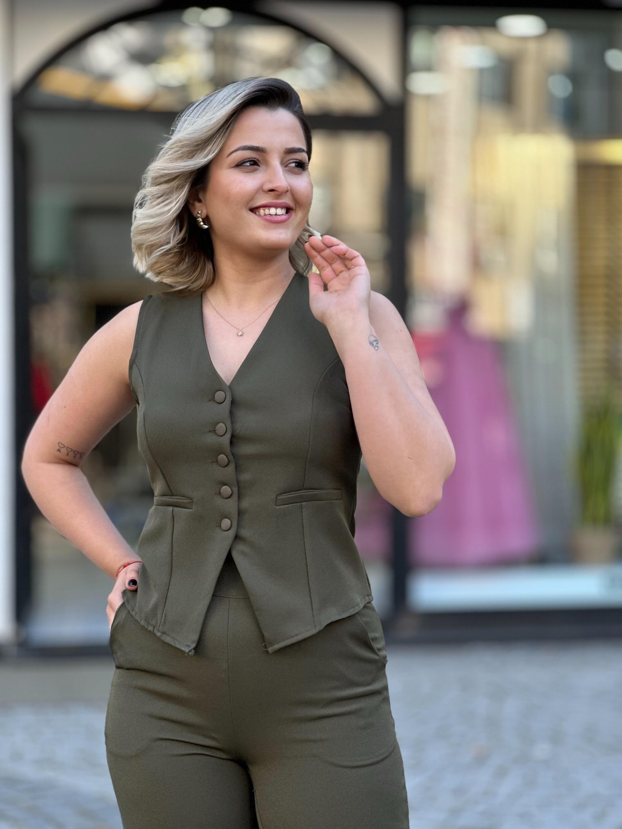 Haki Yelekli Takım