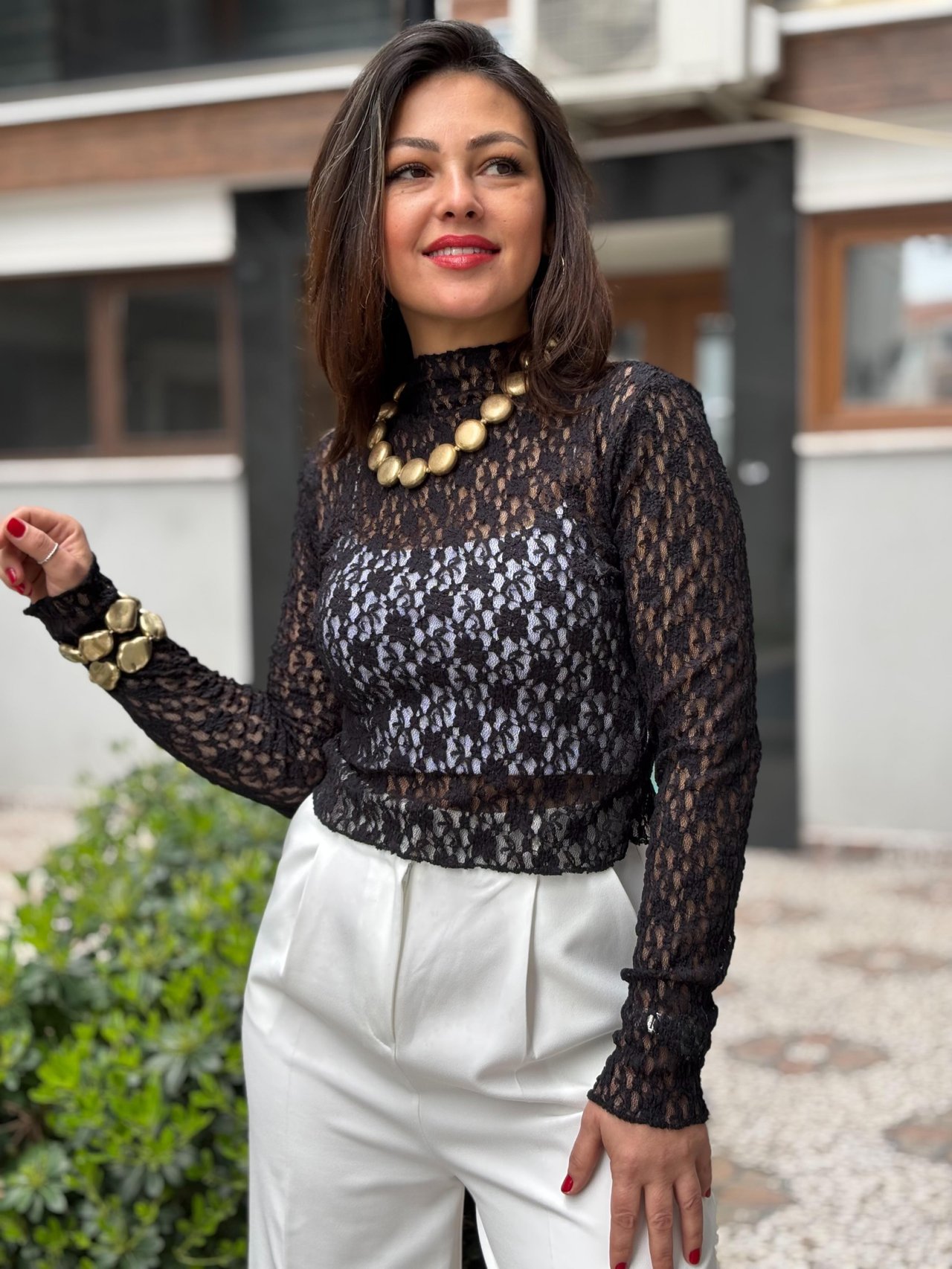 Siyah Kabartmalı Dantel Bluz 