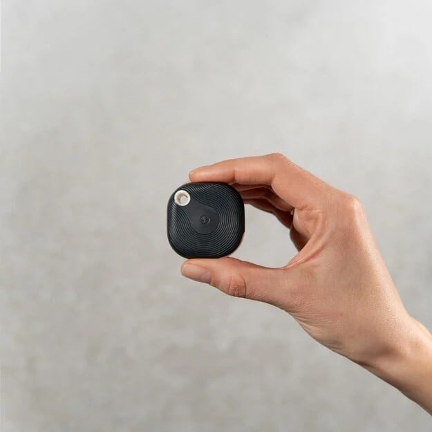 Shelly BLU Button Tough 1 Black kompakt akıllı buton elde boyut gösterimi