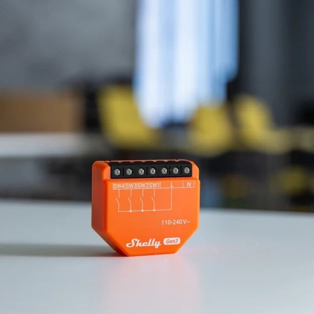 Shelly i4 Gen3 4 girişli akıllı kontrol modülü masa üstü görünüm