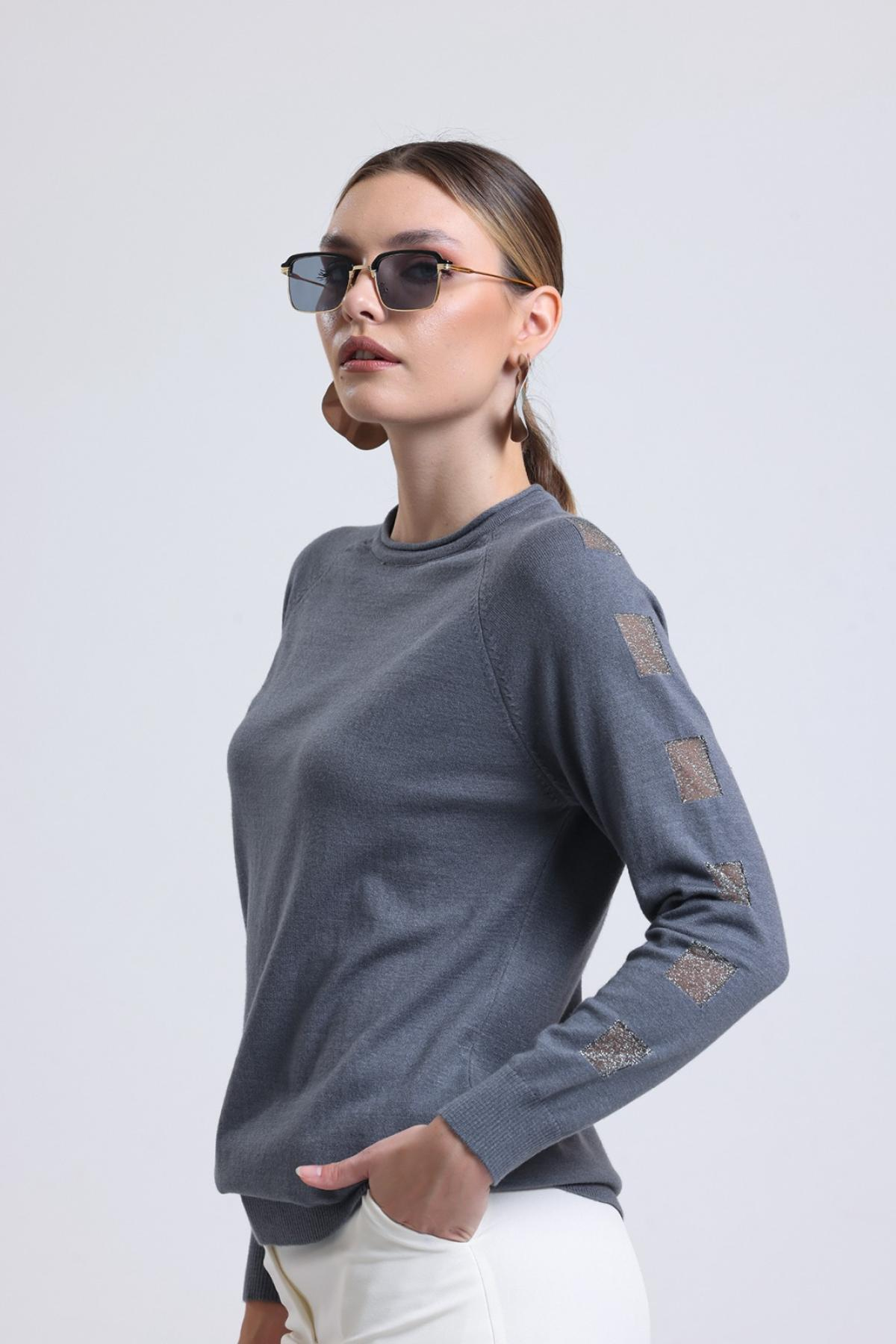 Wholesale Women Gray Glitter Garnished Crew Neck Knit Blouse 717175