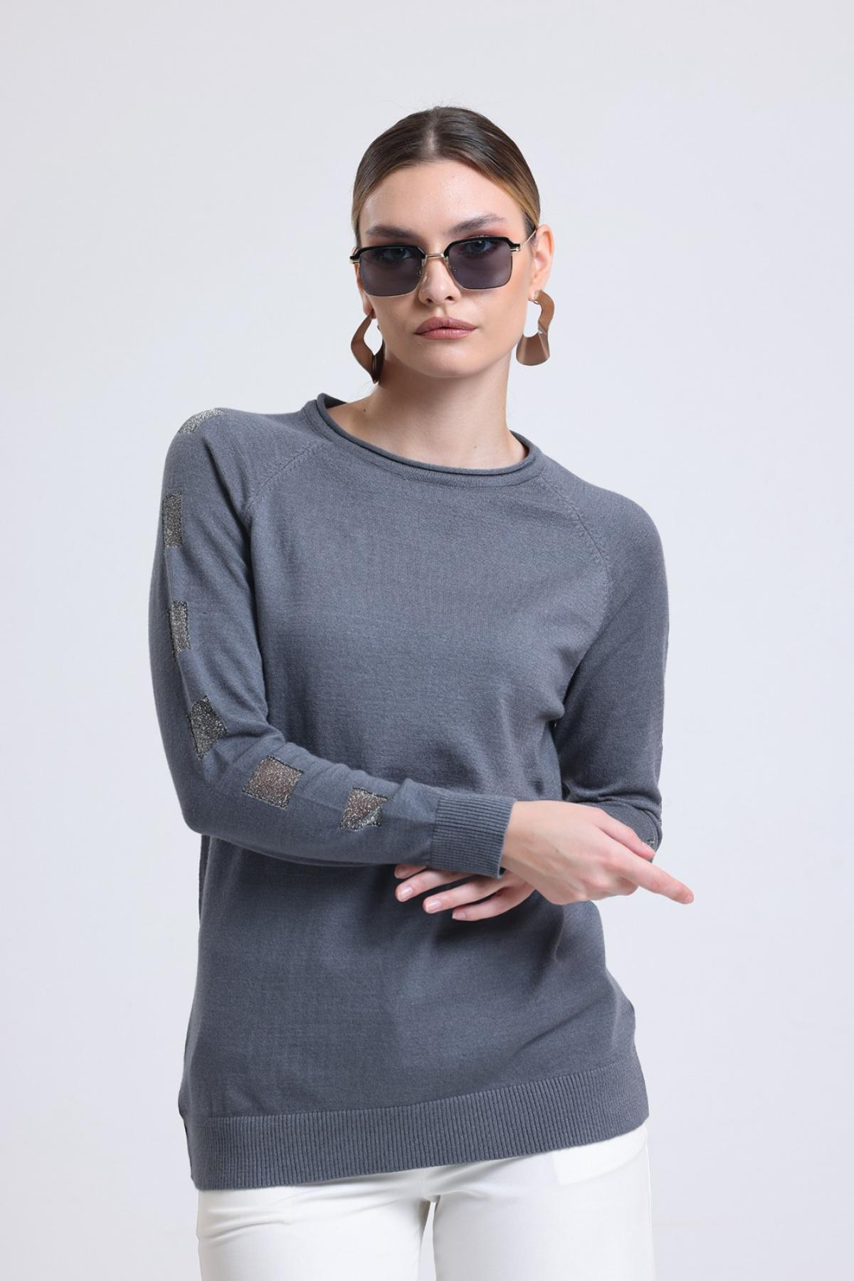 Wholesale Women Gray Glitter Garnished Crew Neck Knit Blouse 717175