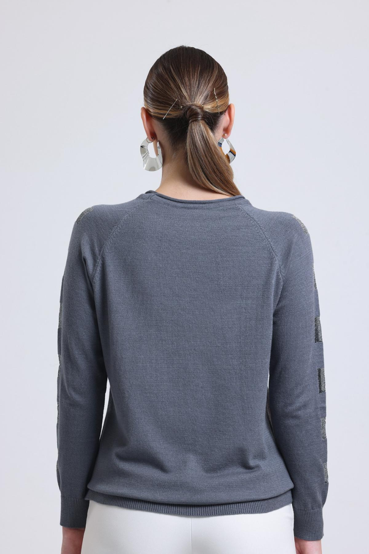 Wholesale Women Gray Glitter Garnished Crew Neck Knit Blouse 717175