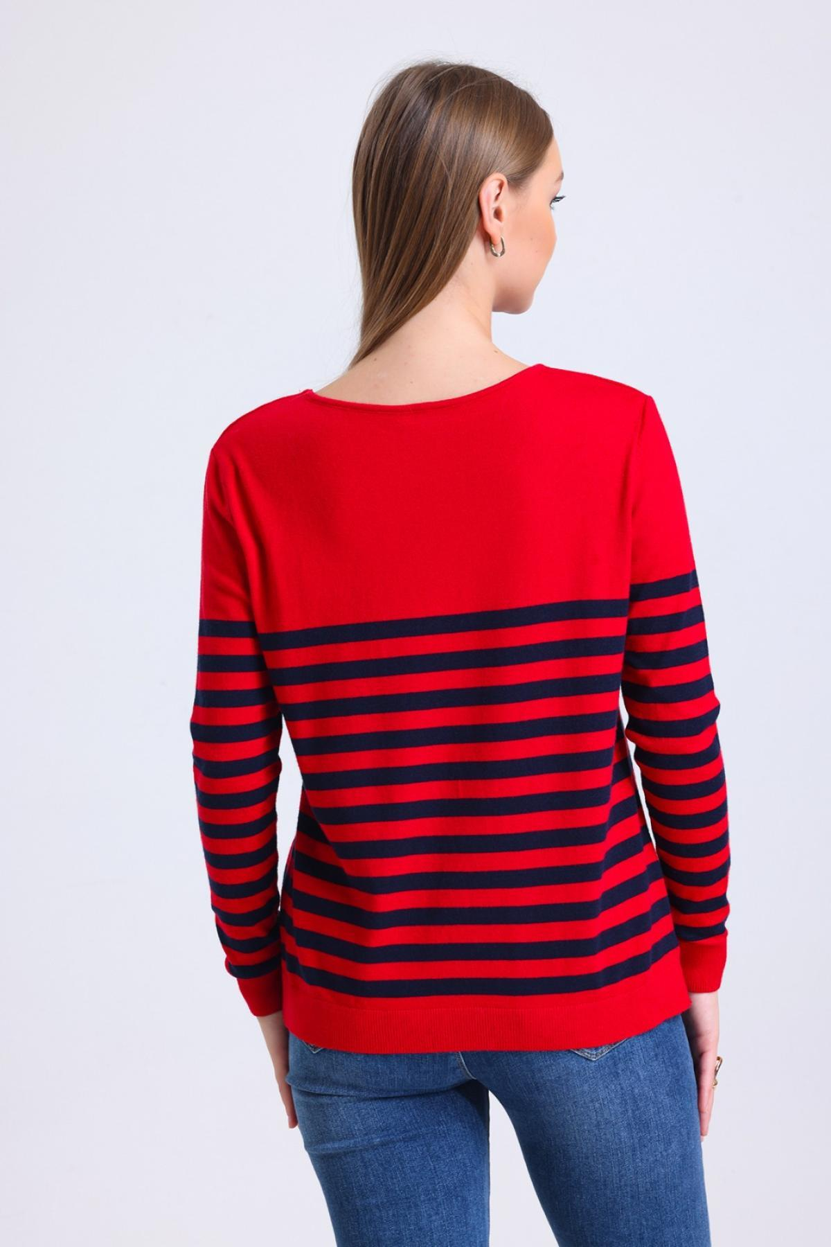 Wholesale Women Red Striped Scoop Neck Knit Blouse 717103