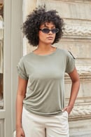 JUMENTKadın Modal Penye Geniş Sıfır Yaka Düşük Omuzlu Apoletli Kısa Kol T-shirt Bluz-Haki