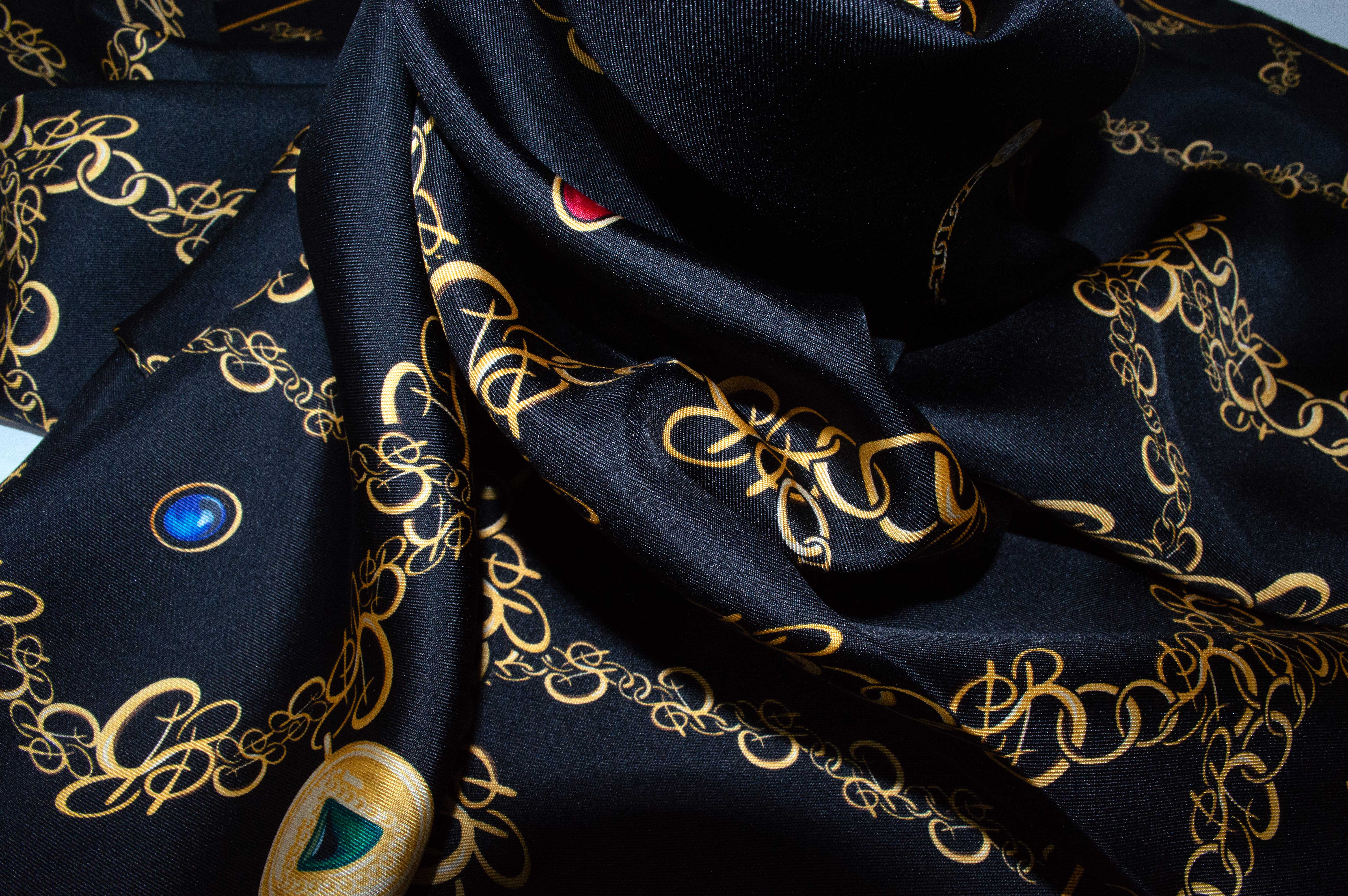 Eşarplarınızı Uzun Süre Koruyun: Doğru Bakım Rehberi