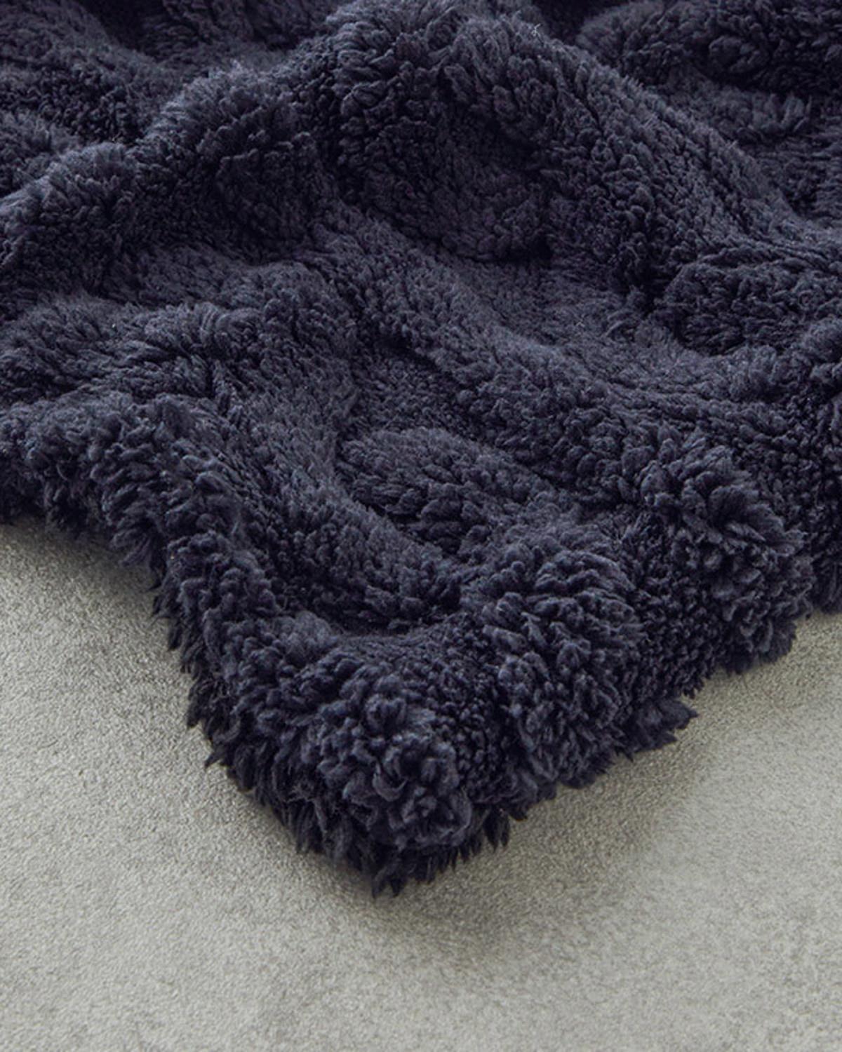 Cozy Braid Kesme Sherpa Tv Battaniyesi Siyah