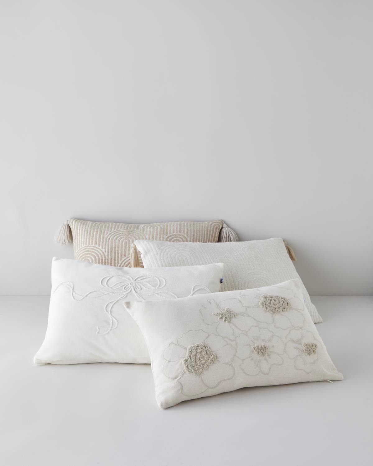 Deluxe Jakarlı Dekoratif Kırlent 35x55 cm Krem