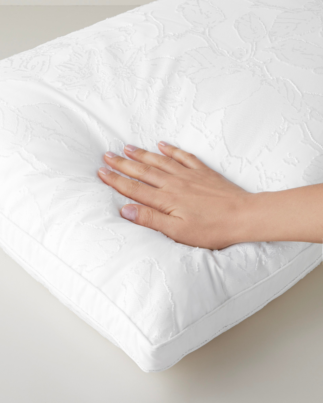 Fleur 3D Jakarlı Yastık 50x70 cm Beyaz