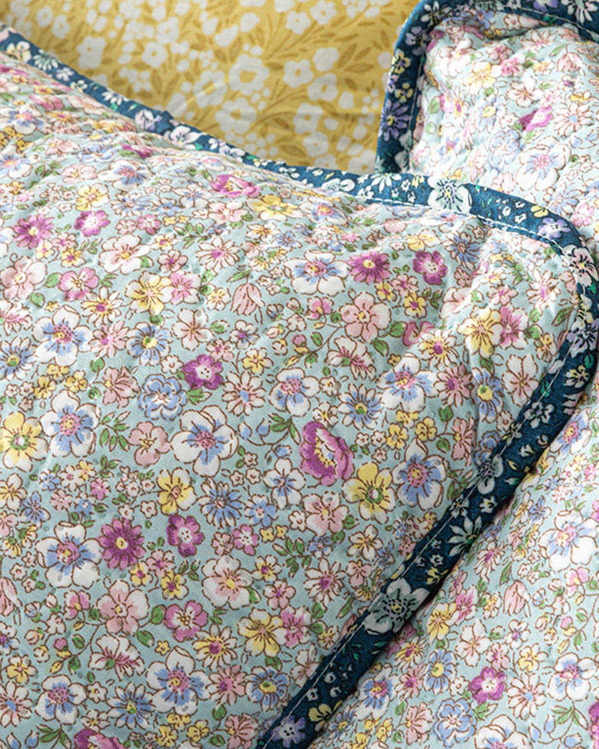 Floral Heaven Çok Amaçlı Çift Kişilik Yatak Örtüsü Takımı Seledon