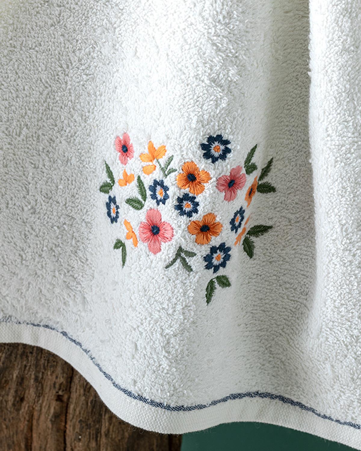 Flower Garden Pamuklu Nakışlı Yüz Havlusu 50x70 cm Beyaz