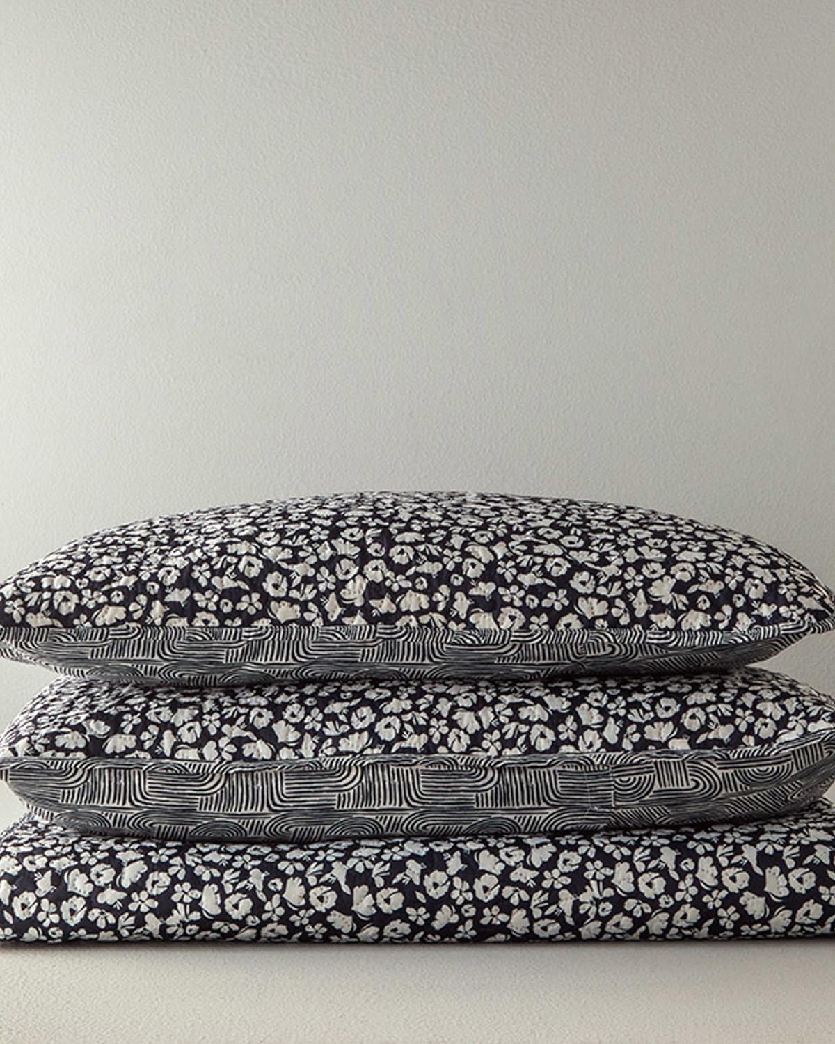 Flowery Modern Çok Amaçlı Çift Kişilik Yatak Örtüsü Takımı Siyah