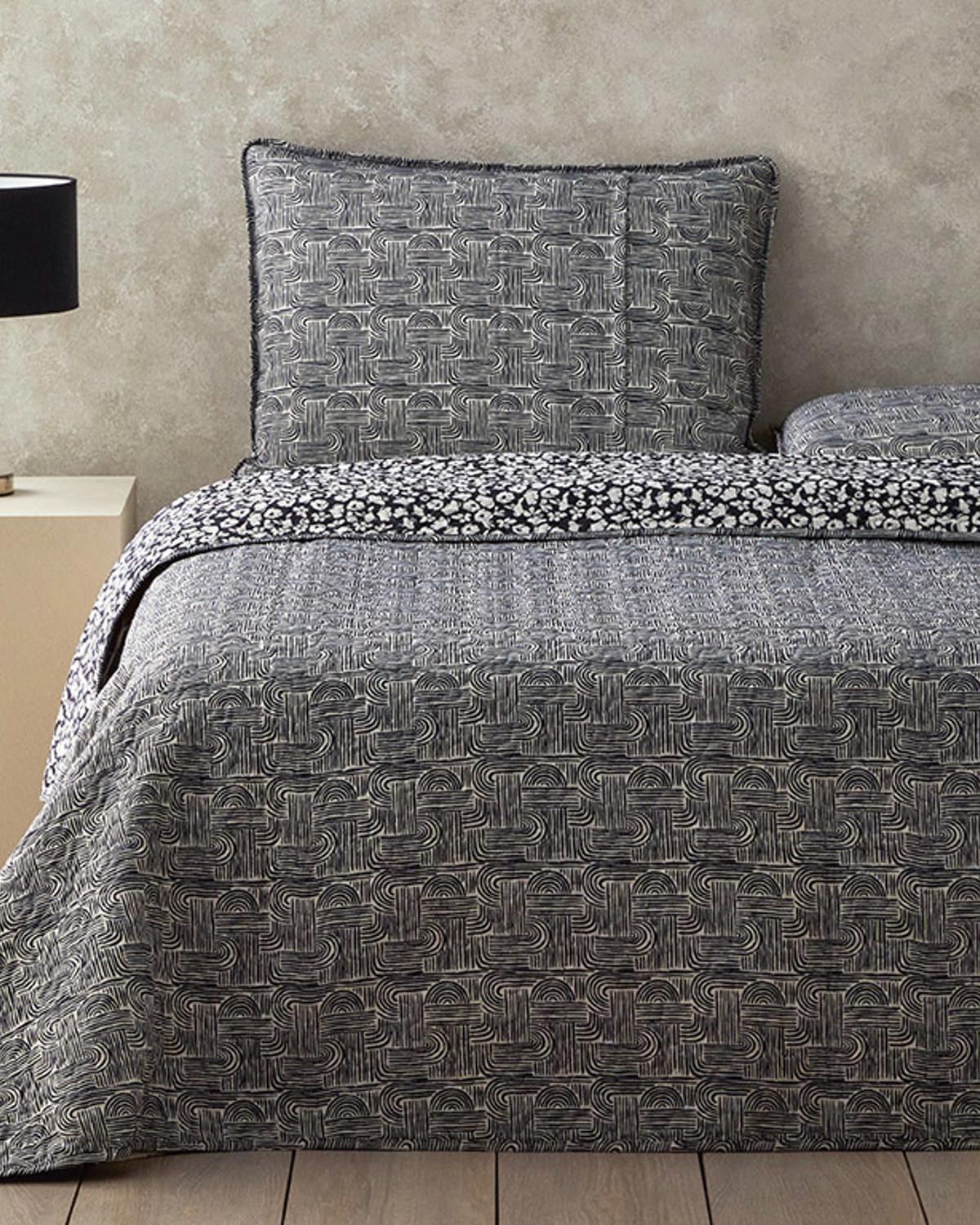 Flowery Modern Çok Amaçlı Tek Kişilik Yatak Örtüsü Takımı Siyah