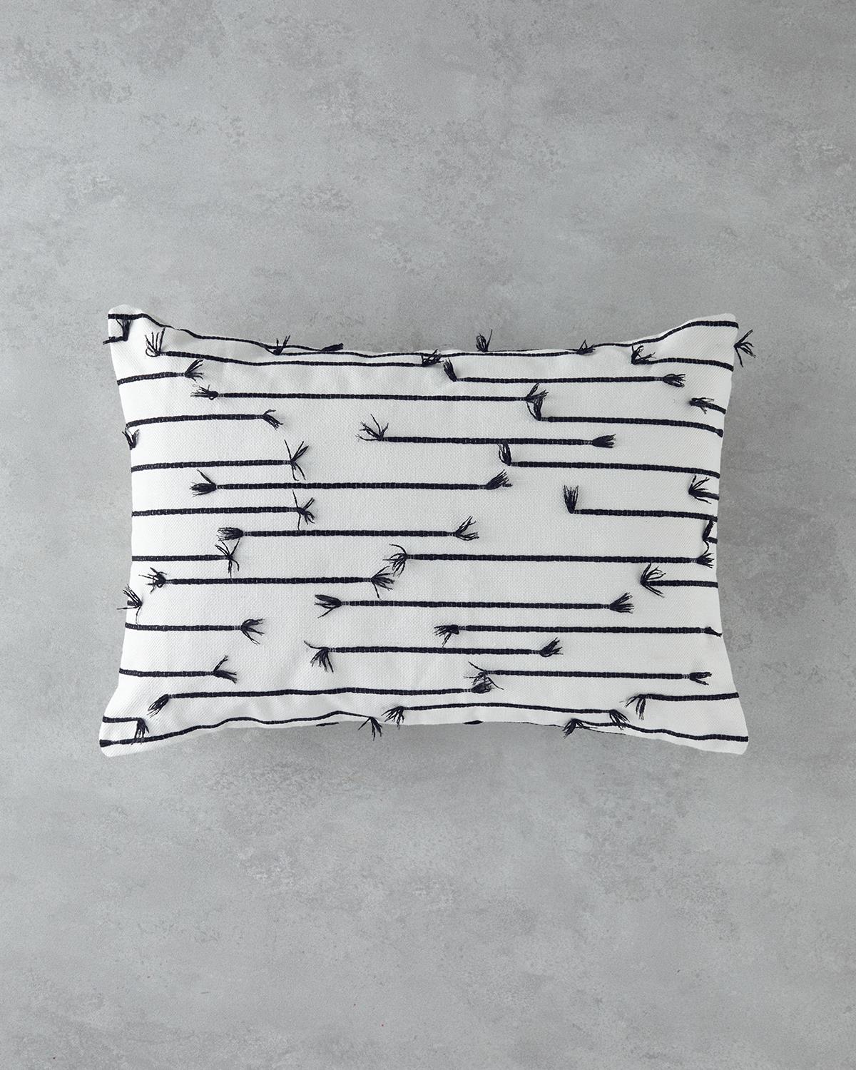 Fringe Jakarlı Dekoratif Kırlent 35x50 cm Ekru-Siyah