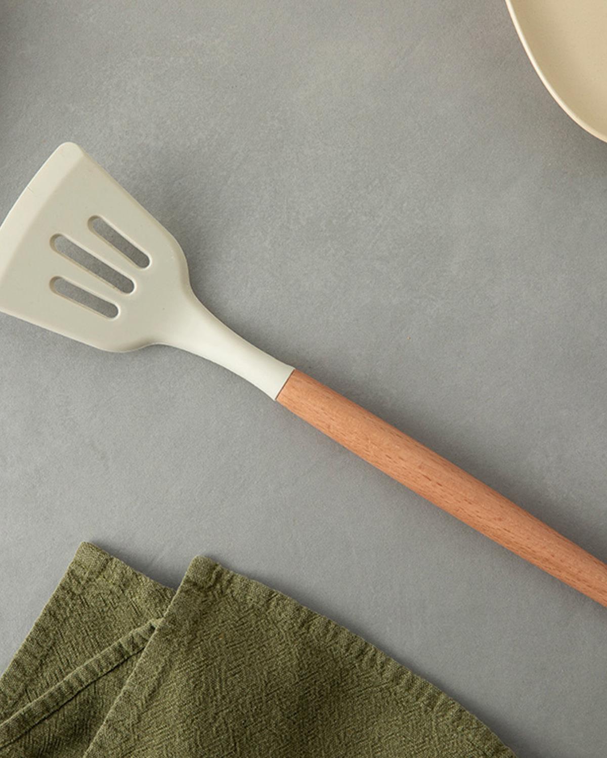 Liana Silikon Delikli Spatula Krem
