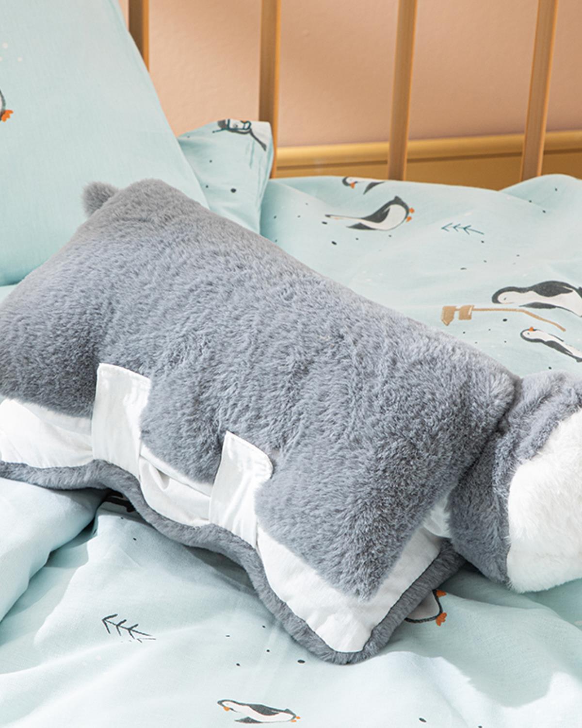 Little Penguin Çocuk Yastık Gri