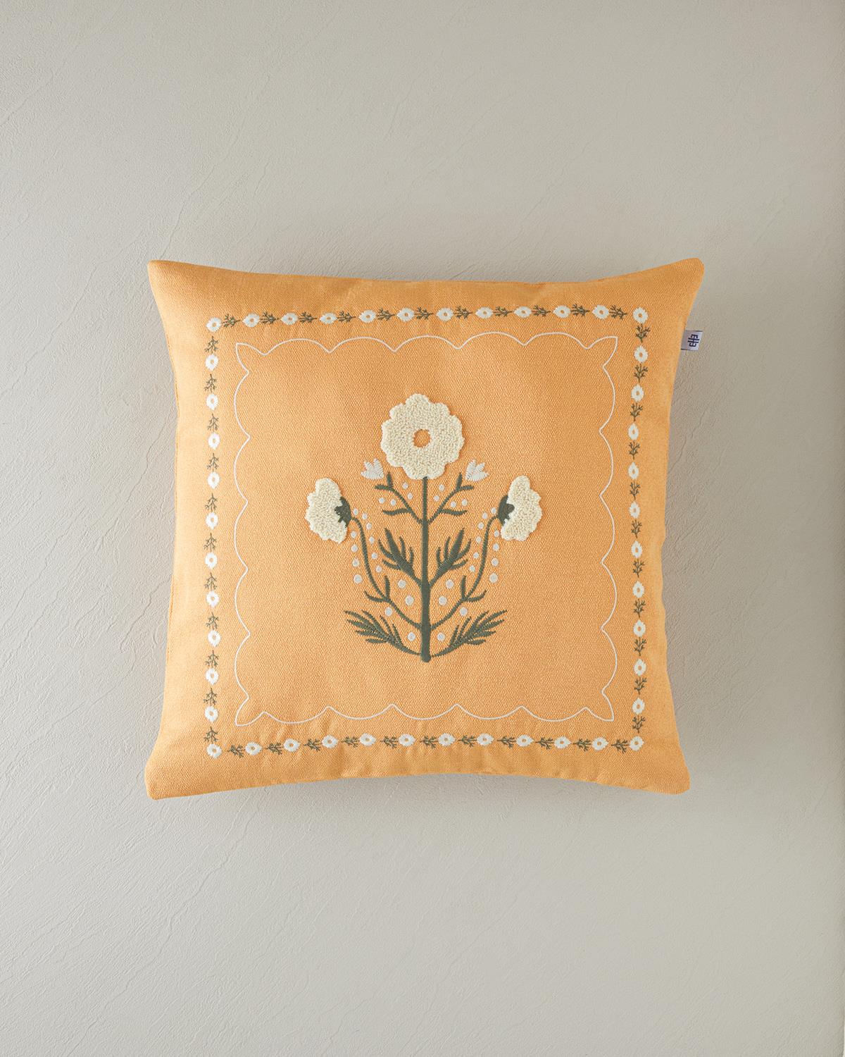 Lucie Punch Nakışlı Kırlent Kılıfı 45x45 cm Sarı