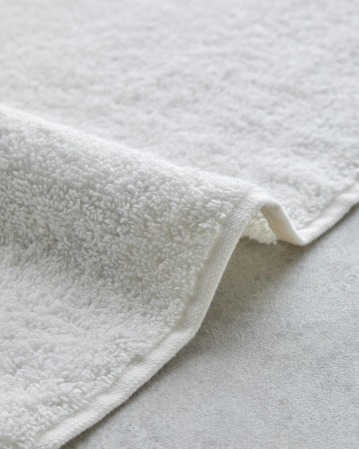 Rossy Pamuklu Kabartma Nakışlı Yüz Havlusu 50x80 cm Ekru