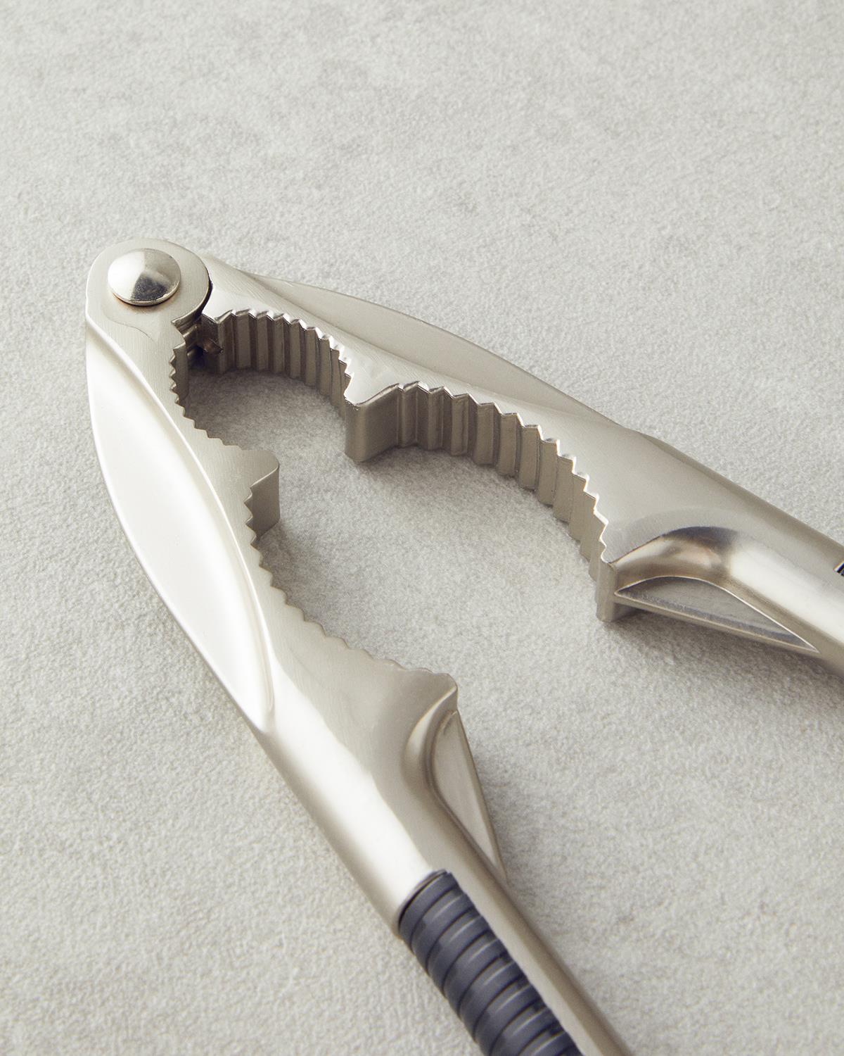 Rowena Metal Ceviz ve Fındık Kıracağı Mutfak Gereci 17 cm Siyah