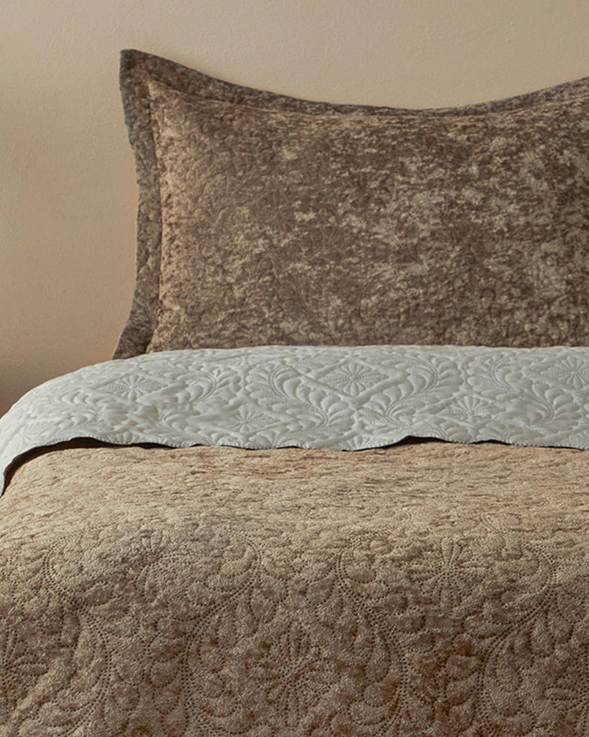 Royal Charm Kadife Çift Kişilik Yatak Örtüsü Takımı Gümüş