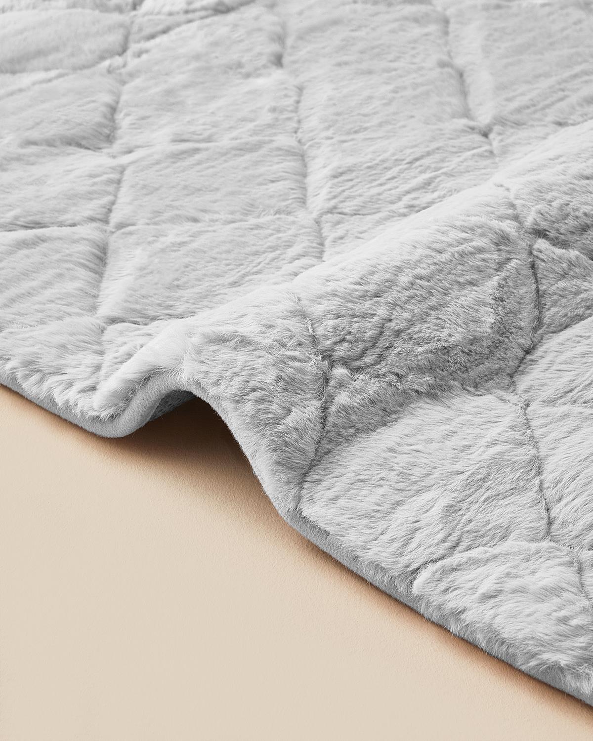 Soft Touch Rabbit Pelüş Halı Açık Gri