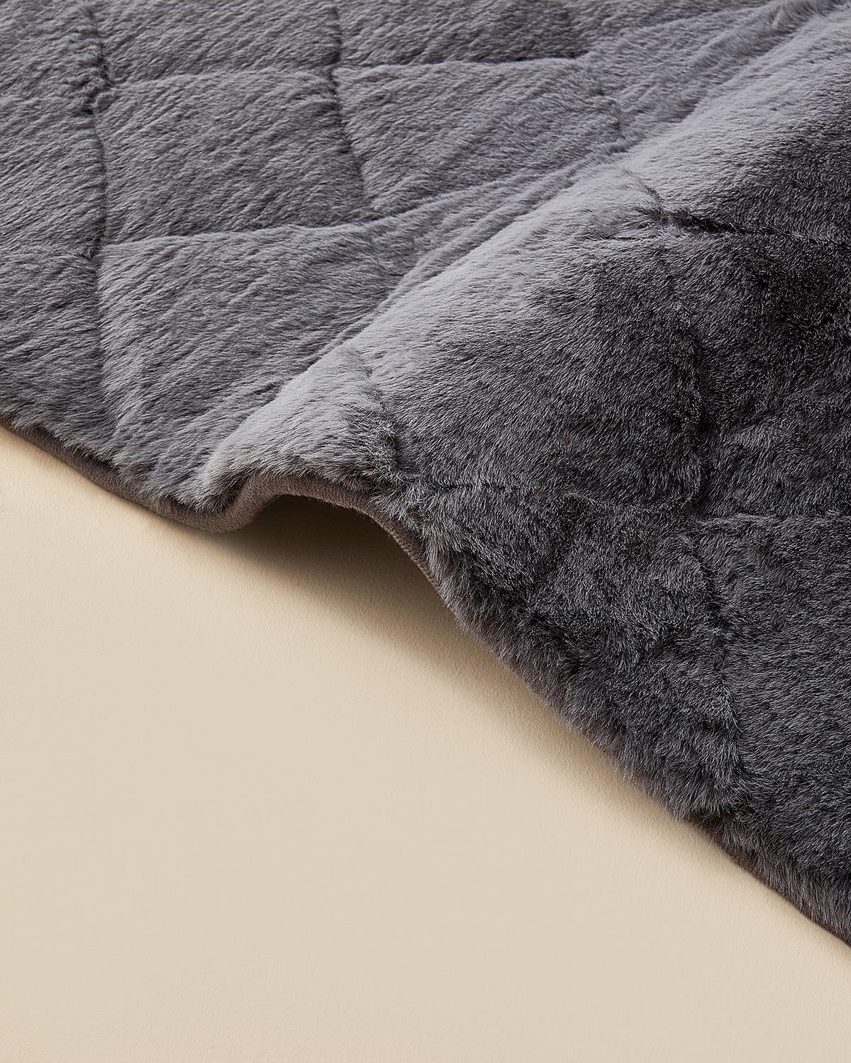 Soft Touch Rabbit Pelüş Halı Antrasit