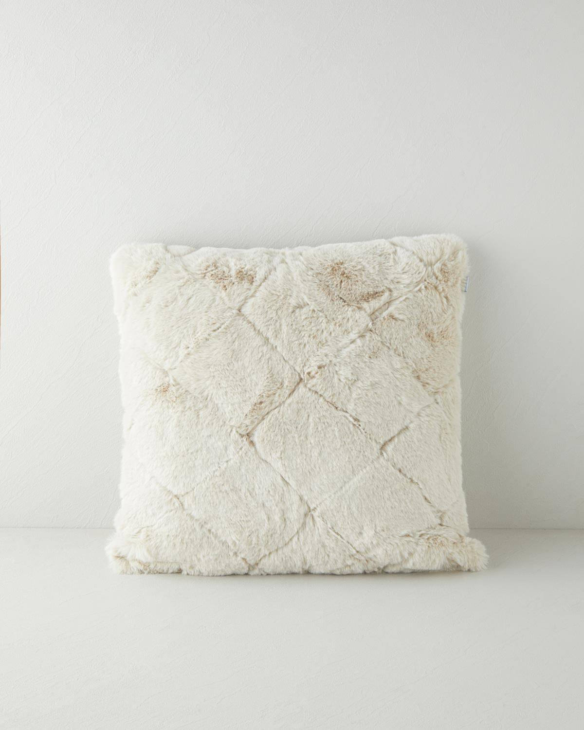 Soft Touch Rabbit Pelüş Kırlent Kılıfı Bej