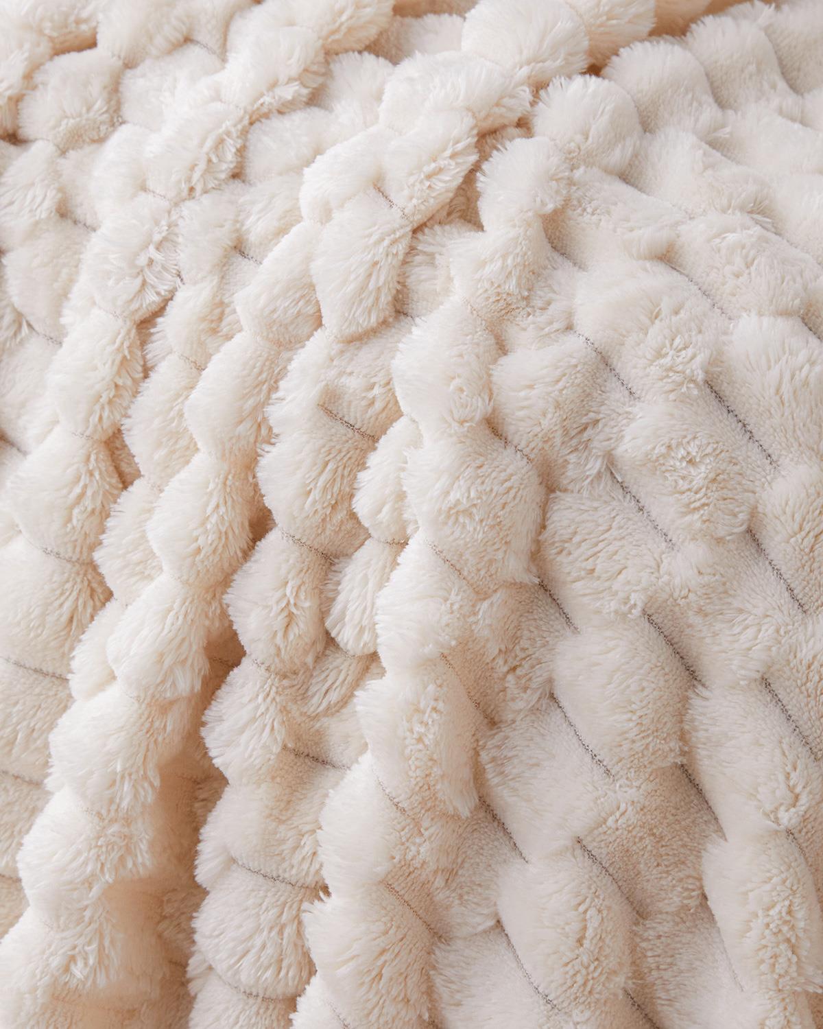 Tiny Bubbles Jakarlı Wellsoft Tv Battaniye 120x160 cm Krem