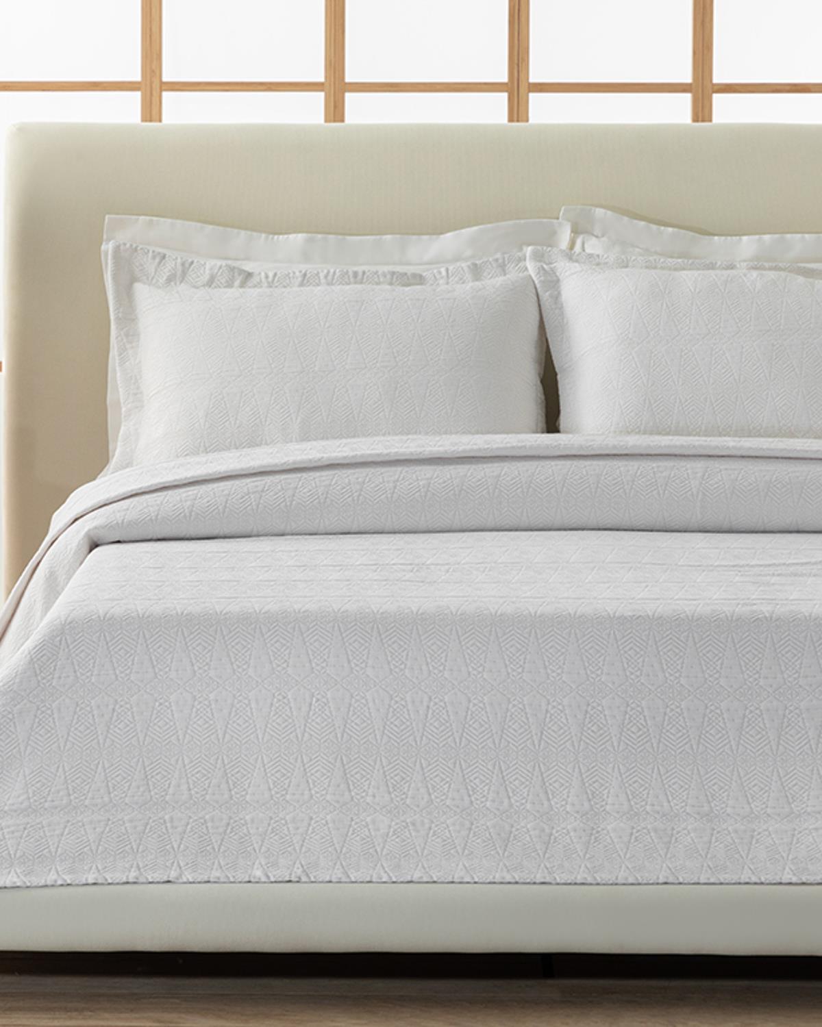 Triangle Polycotton Jakarlı Çift Kişilik Yatak Örtüsü Takımı Beyaz