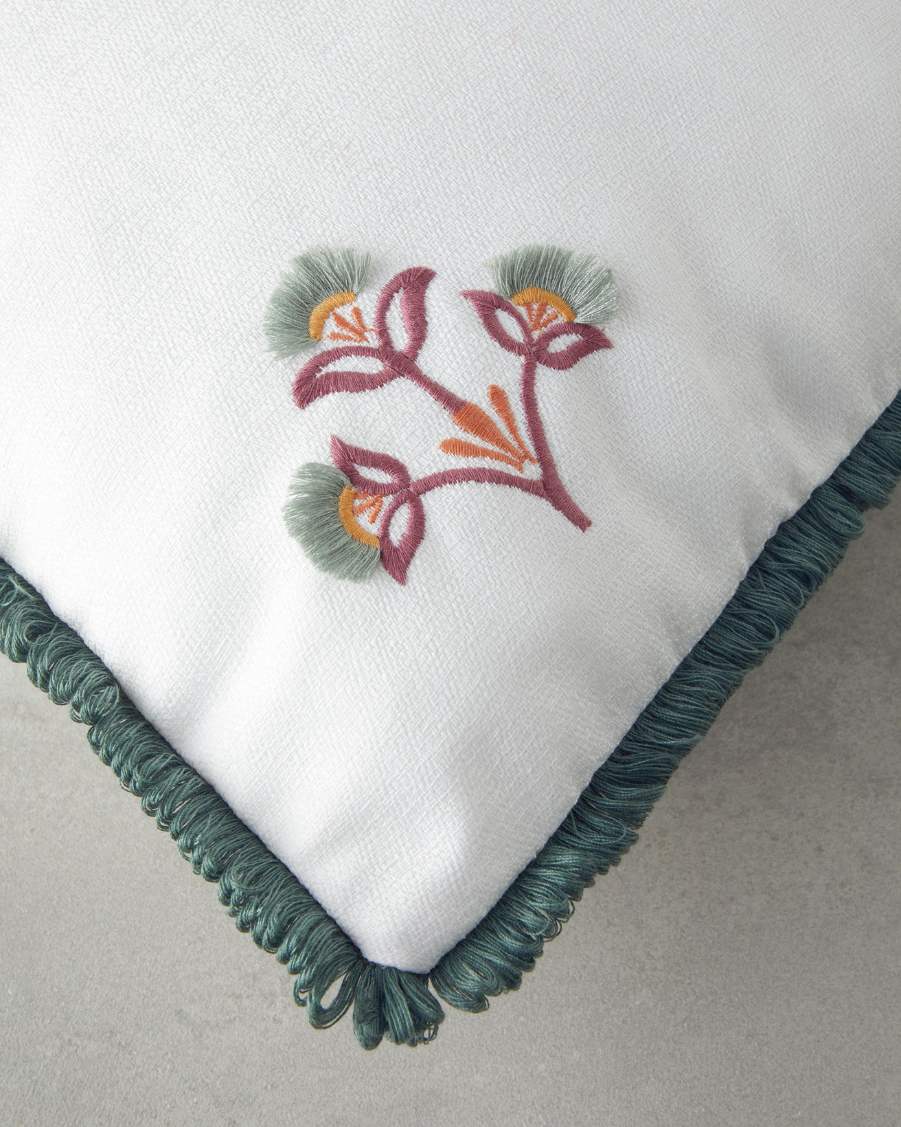 Verla Nakışlı Dekoratif Kırlent 45x45 cm Ekru