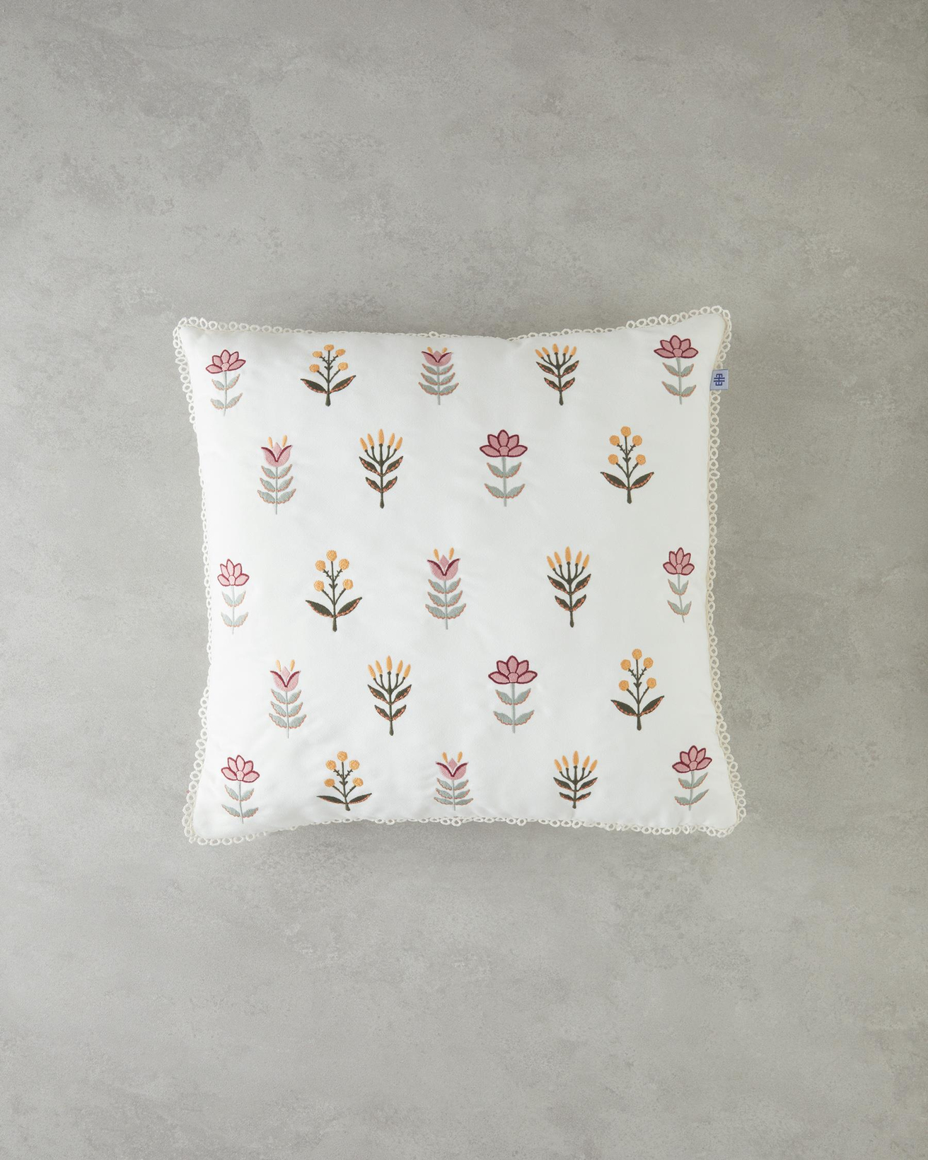 Zaira Nakışlı Dekoratif Kırlent 45x45 cm Ekru