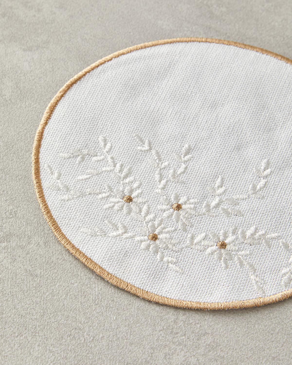Adelina Polyester 4'lü Bardak Altlığı 14 cm Beyaz-Gold