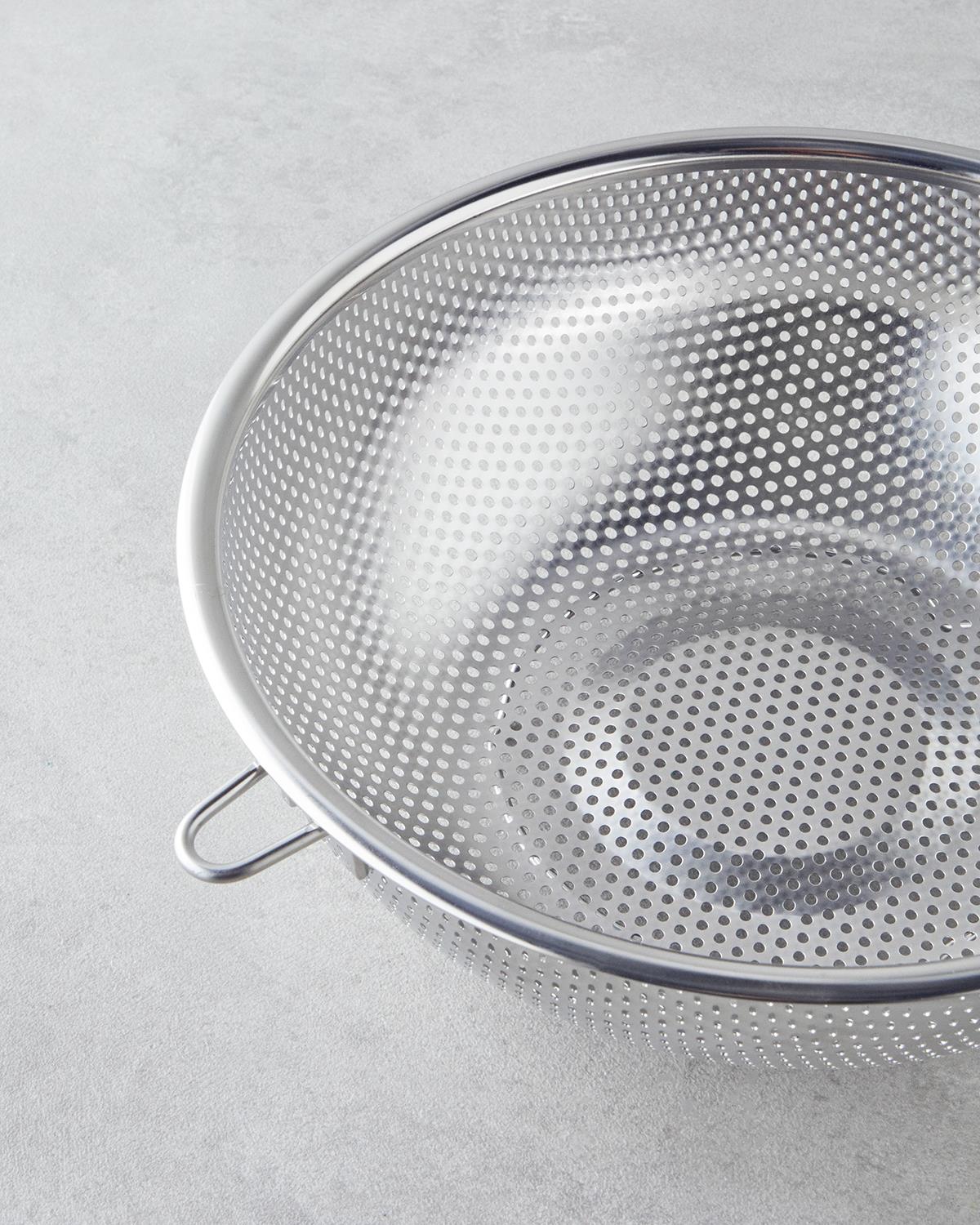 Adrea Paslanmaz Çelik Süzgeç 40 cm Gri