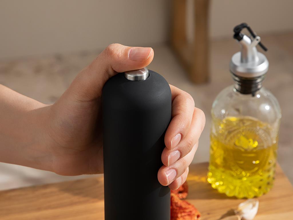 Bergamo Plastik Pilli Otomatik Değırmen Siyah