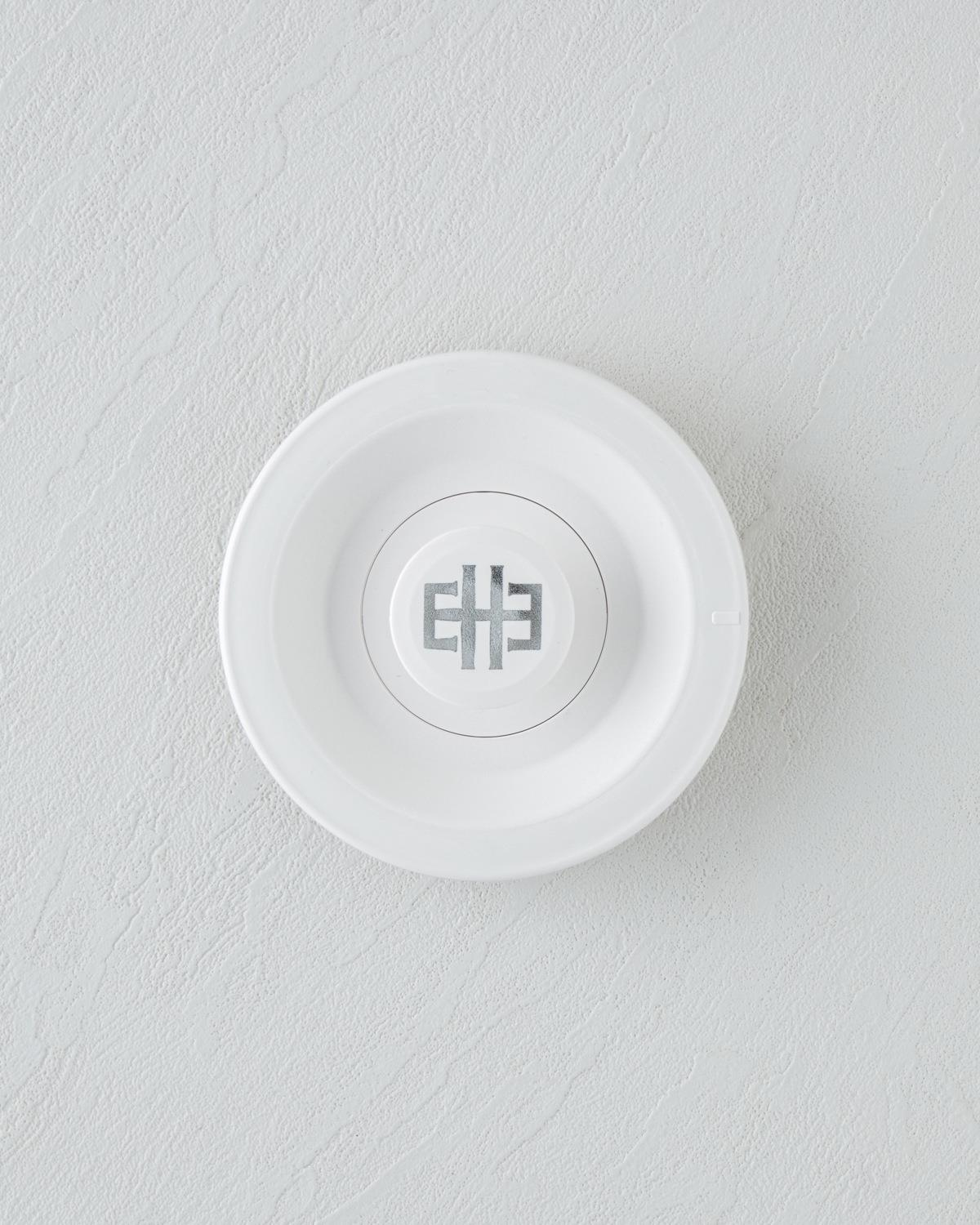 CMK DEMLİK KAPAĞI BEYAZ LOGOLU Krom