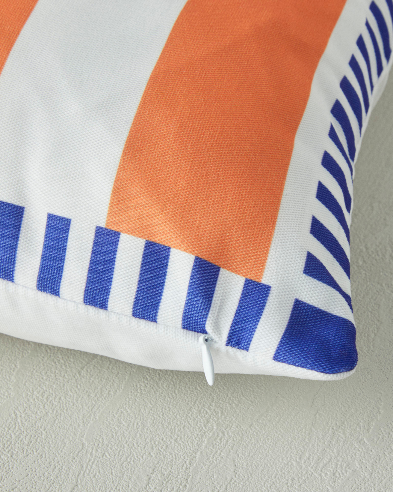 Corallo Punch Nakışlı Dekoratif Kırlent Lacivert-Turuncu